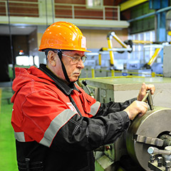 If your work brings you joy, consider yourself truly fortunate in life. One of these fortunate people works at the Langepas Service Center. Valery Zakharov moved to Langepas from sunny Dushanbe, where he spent 25 years working as a setup specialist for automatic lathes. He has worked at LUKOIL ESP Service for almost 19 years as a Grade 5 lathe operator on a pipe-threading machine. 'My work is very diverse, interesting and engaging. I especially enjoy thread restoration,' says Zakharov. 'I am also happy that I have built warm and friendly relationships with the team.'