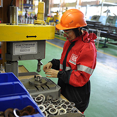 Installation of textolite washers onto an impeller. Inspection section, Pokachi Service Center.