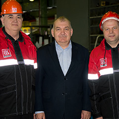 Sergey Vorobyov (center), Deputy Head of the Urai Service Center for ESP Repair and Testing, together with the team.